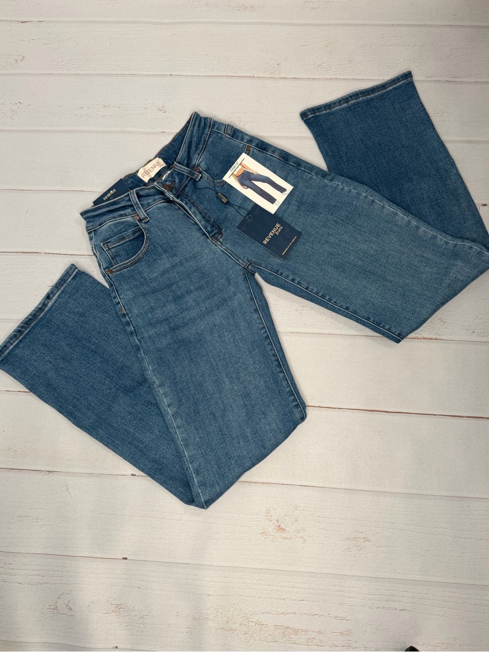 NWT - Revenue Straight Cut Medium Wash Jeans Size 5
